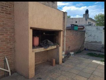 VENTA CASA 4 AMB C GARAGE PARRILLA LOS TILOS GARIN