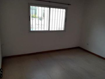 VENTA CASA 4 AMB C GARAGE PARRILLA LOS TILOS GARIN