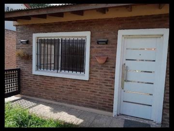 VENTA CASA 4 AMB C GARAGE PARRILLA LOS TILOS GARIN
