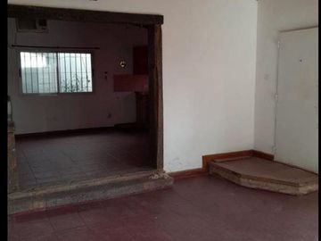 VENTA CASA 4 AMB C GARAGE PARRILLA LOS TILOS GARIN