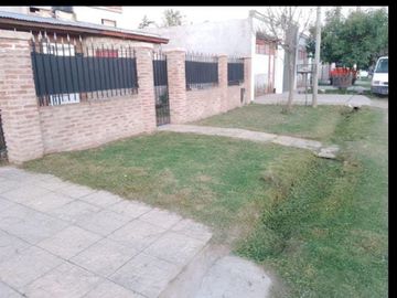 VENTA CASA 4 AMB C GARAGE PARRILLA LOS TILOS GARIN