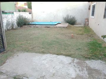 VENTA CASA 4 AMB C GARAGE PARRILLA LOS TILOS GARIN