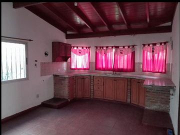 VENTA CASA 4 AMB C GARAGE PARRILLA LOS TILOS GARIN
