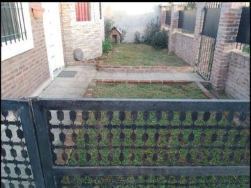 VENTA CASA 4 AMB C GARAGE PARRILLA LOS TILOS GARIN