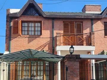 Venta PH 4 ambientes, pileta, jardín, Hurlingham