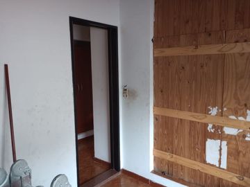 Casa dos plantas con terreno en venta, Claypole