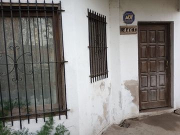 Casa dos plantas con terreno en venta, Claypole