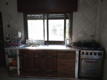 Casa dos plantas con terreno en venta, Claypole