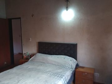 Casa dos plantas con terreno en venta, Claypole