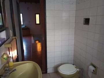 Casa dos plantas con terreno en venta, Claypole