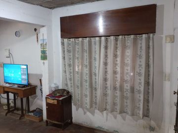 Casa dos plantas con terreno en venta, Claypole
