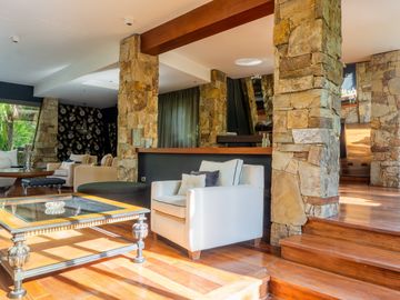 EXCELENTE CASA EN VENTA EN BARRIO RINCON DE CHACRAS