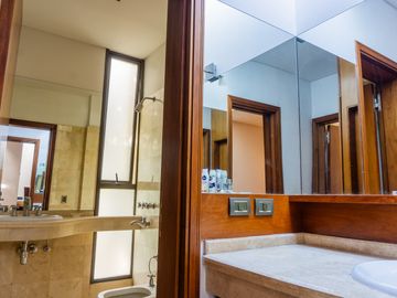 EXCELENTE CASA EN VENTA EN BARRIO RINCON DE CHACRAS