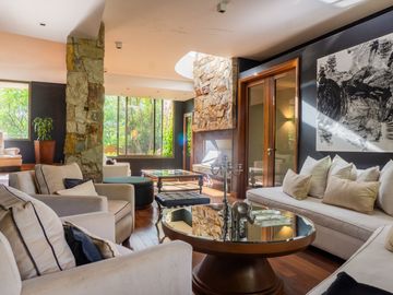 EXCELENTE CASA EN VENTA EN BARRIO RINCON DE CHACRAS
