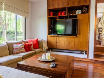 EXCELENTE CASA EN VENTA EN BARRIO RINCON DE CHACRAS