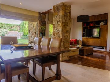EXCELENTE CASA EN VENTA EN BARRIO RINCON DE CHACRAS
