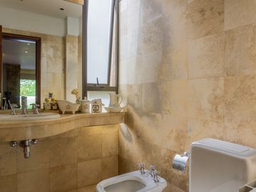 EXCELENTE CASA EN VENTA EN BARRIO RINCON DE CHACRAS