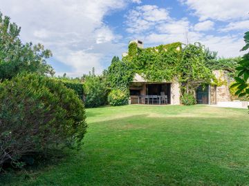 EXCELENTE CASA EN VENTA EN BARRIO RINCON DE CHACRAS