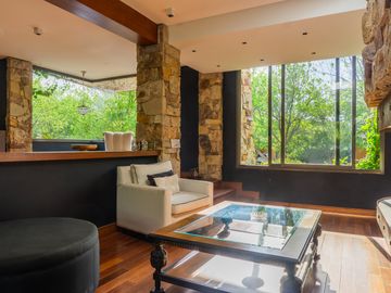 EXCELENTE CASA EN VENTA EN BARRIO RINCON DE CHACRAS