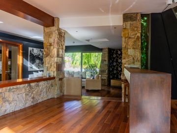 EXCELENTE CASA EN VENTA EN BARRIO RINCON DE CHACRAS