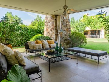 EXCELENTE CASA EN VENTA EN BARRIO RINCON DE CHACRAS