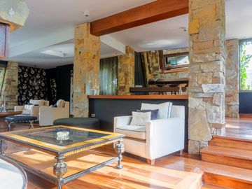 EXCELENTE CASA EN VENTA EN BARRIO RINCON DE CHACRAS