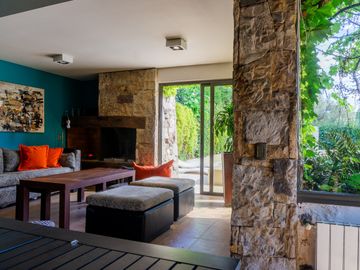 EXCELENTE CASA EN VENTA EN BARRIO RINCON DE CHACRAS