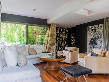 EXCELENTE CASA EN VENTA EN BARRIO RINCON DE CHACRAS