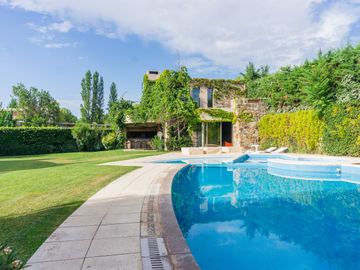 EXCELENTE CASA EN VENTA EN BARRIO RINCON DE CHACRAS