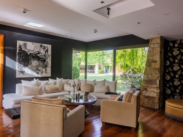 EXCELENTE CASA EN VENTA EN BARRIO RINCON DE CHACRAS