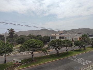 Alquilo dpto. con finos acabados, 02 cocheras, Amplia terraza en La Molina