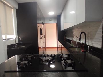Alquilo dpto. con finos acabados, 02 cocheras, Amplia terraza en La Molina