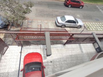Alquilo dpto. con finos acabados, 02 cocheras, Amplia terraza en La Molina