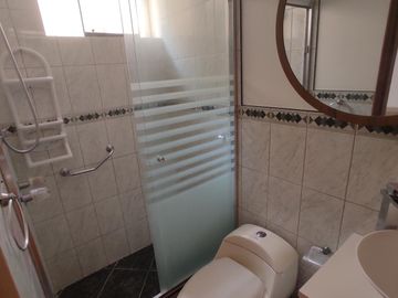 Alquilo dpto. con finos acabados, 02 cocheras, Amplia terraza en La Molina