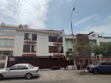Alquilo dpto. con finos acabados, 02 cocheras, Amplia terraza en La Molina