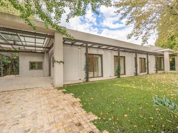 VENTA casa moderna a estrenar  Highland Park Pilar