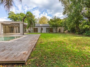VENTA casa moderna a estrenar  Highland Park Pilar