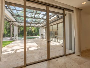 VENTA casa moderna a estrenar  Highland Park Pilar