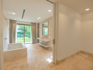 VENTA casa moderna a estrenar  Highland Park Pilar