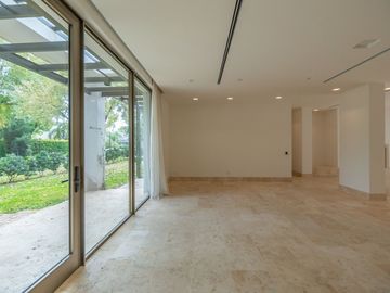 VENTA casa moderna a estrenar  Highland Park Pilar