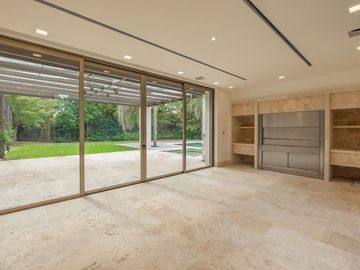 VENTA casa moderna a estrenar  Highland Park Pilar