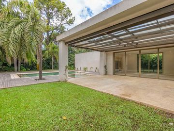 VENTA casa moderna a estrenar  Highland Park Pilar