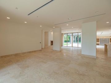 VENTA casa moderna a estrenar  Highland Park Pilar