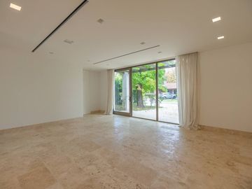 VENTA casa moderna a estrenar  Highland Park Pilar