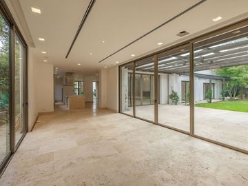 VENTA casa moderna a estrenar  Highland Park Pilar
