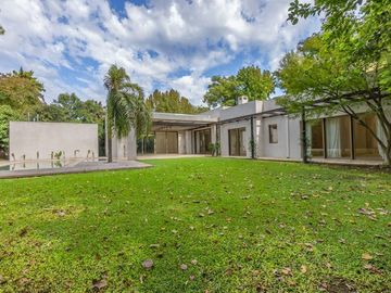 VENTA casa moderna a estrenar  Highland Park Pilar