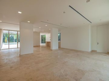 VENTA casa moderna a estrenar  Highland Park Pilar