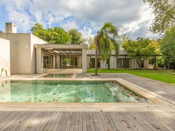 VENTA casa moderna a estrenar  Highland Park Pilar