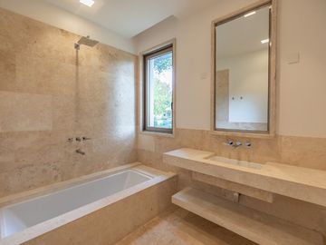 VENTA casa moderna a estrenar  Highland Park Pilar