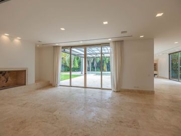 VENTA casa moderna a estrenar  Highland Park Pilar